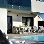 Nostro Porto With Pool *