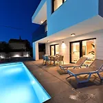 Nostro Porto With Pool Villa *
