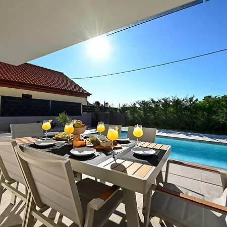 Nostro Porto With Pool Villa *