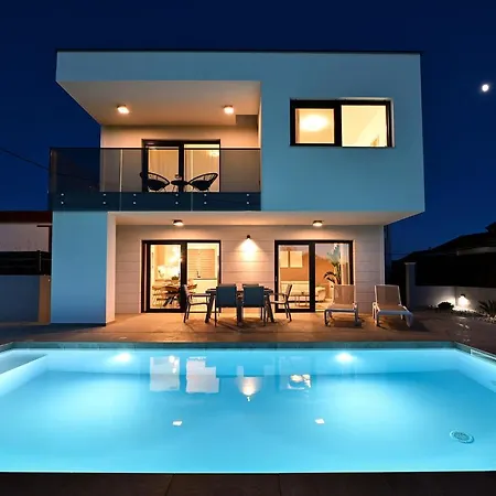 Villa Nostro Porto With Pool
