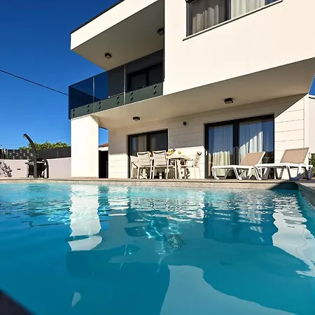 Nostro Porto With Pool *