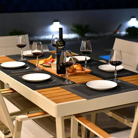 Nostro Porto With Pool *