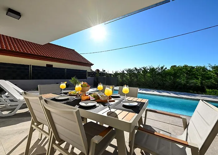 Nostro Porto With Pool 빌라 *