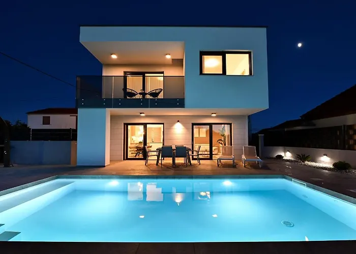 빌라 Nostro Porto With Pool