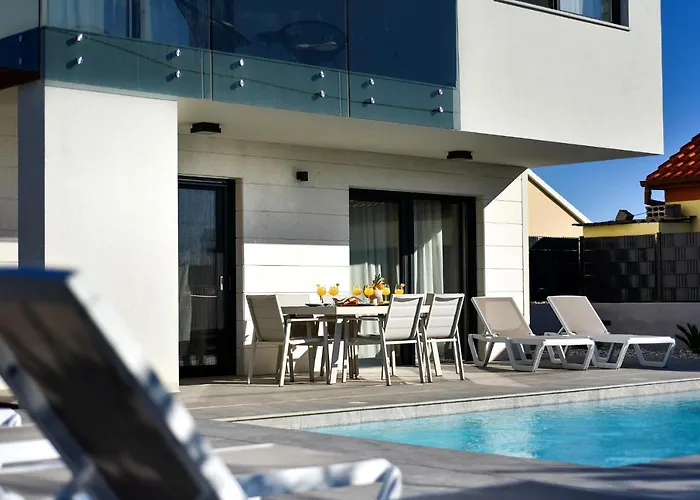 Nostro Porto With Pool *
