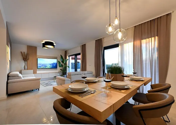 빌라 Nostro Porto With Pool