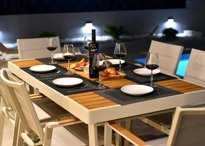 Nostro Porto With Pool *