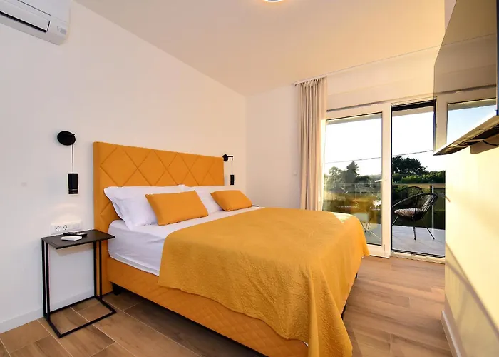 Nostro Porto With Pool *